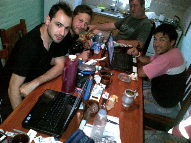 fotoscejas's tweet image. Mesa de trabajo de @Auto_servicio en Potrero, 2 notebooks, @capita81 @luistortolo @DamianBarisch @gcarbia !!!