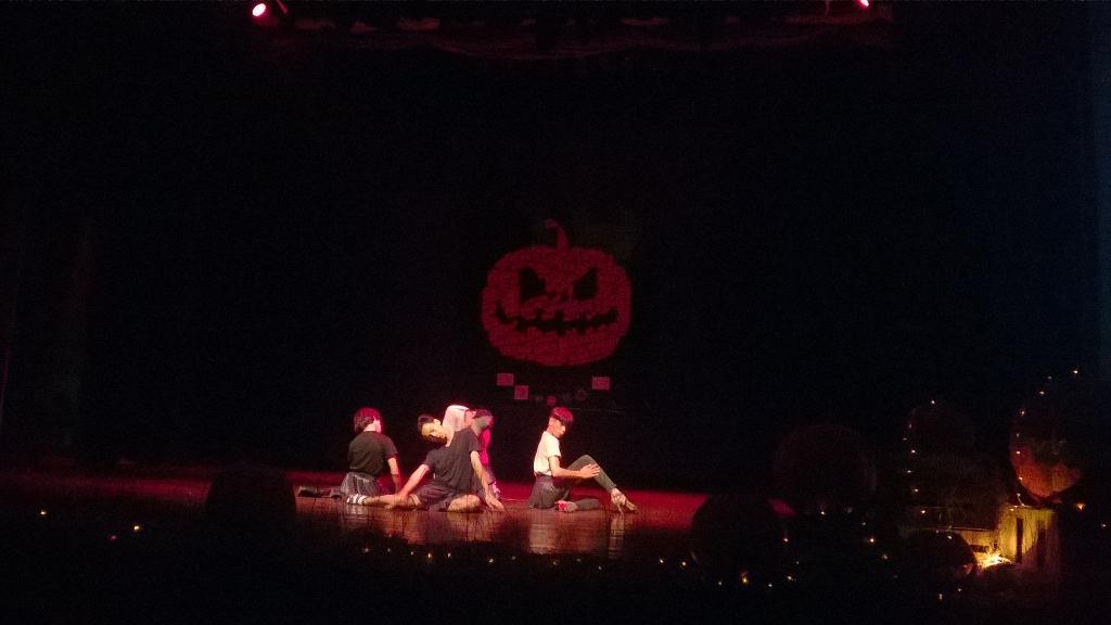 Lagi gilirannya <a href="/DC_Artemis/">Artemis Official</a> nih lagi GR, kira" mereka bawain apaa ya.. >o<Ayooo jangan ketinggalan aksinya