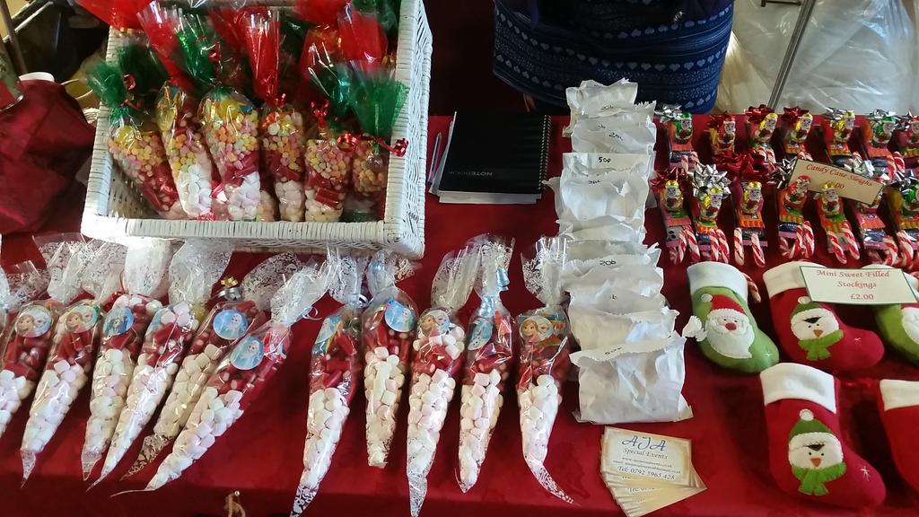 CharmedByCheryl's tweet photo. Amazing sweets to be had by AJA Special Events #mumbles #swansea #events #christmas #maggies http://t.co/PinZF2CqXg