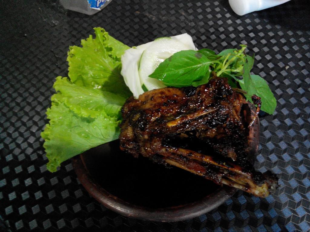 Ada juga #bebekBakar <a href="/PringgondaniAja/">Pringgondani Magetan</a> enak... enakkk bangettt... #KulinerMagetan #Pringgondani #magetan #malamMinggu