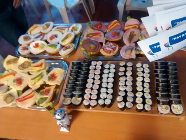 trollcon's tweet photo. Die Verpflegung steht bereit... http://t.co/WJG0ELyiA9