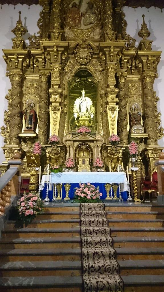 Hdad_Inmaculada's tweet photo. La Iglesia de la Inmaculada Concepción se engalana para comenzar los cultos en honor a nuestra excelsa Patrona. http://t.co/NjSNLpBcDQ