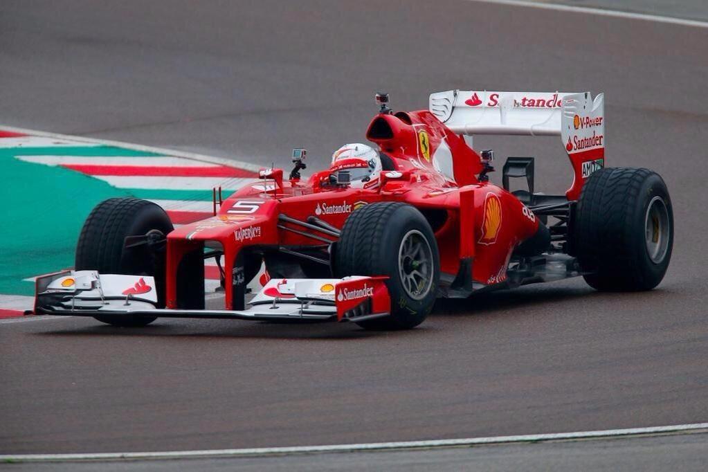 TheBestF1es's tweet photo. Más fotos sobre el test de Sebastian Vettel hoy en Fiorano. #F1 http://t.co/kbg0K0XWHb