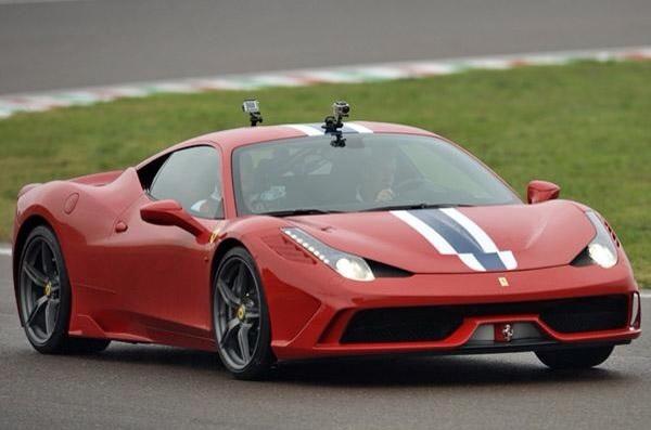 TheBestF1es's tweet photo. Más fotos sobre el test de Sebastian Vettel hoy en Fiorano. #F1 http://t.co/kbg0K0XWHb