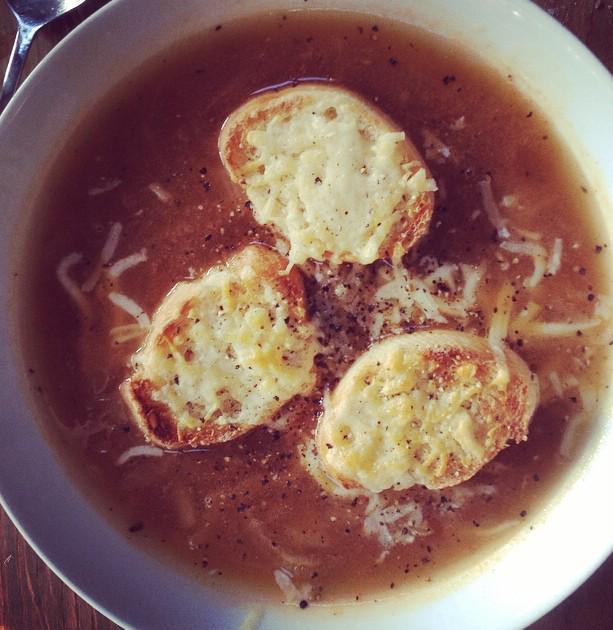 Alex_Hollywood1's tweet photo. Lunch - French onion soup - make sure your onions are caramelised & sweet and you use good beef stock! #quickn'easy http://t.co/buia1ply6w