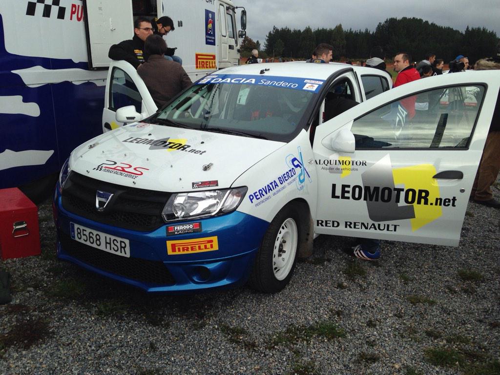 Conradofenandez's tweet photo. #RacingDay2014 estamos preparados coche y piloto http://t.co/7alGdrE8pm