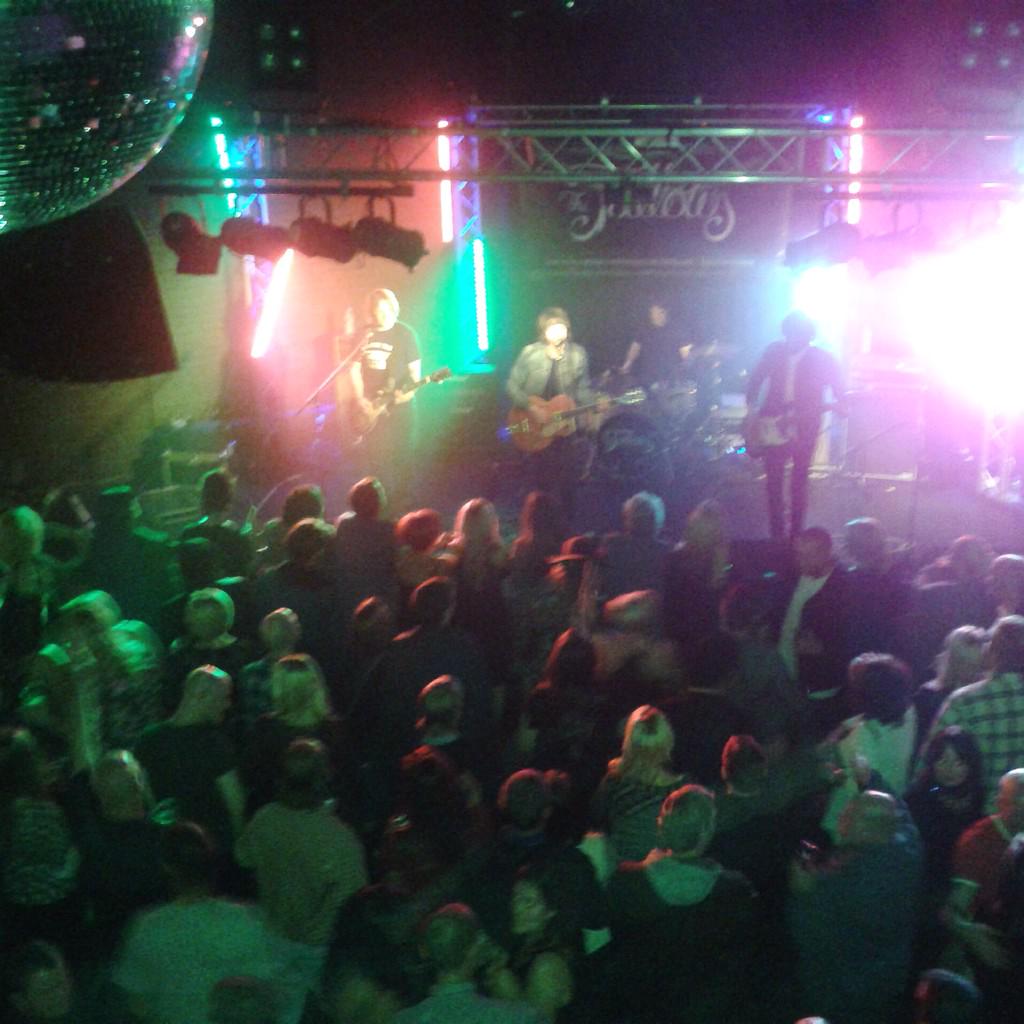 Katee_Lauren's tweet photo. Loved watching @wearethefallows last night. So proud of @Martyn_Leah #thefallows #chester #livemusic #liverooms #wow http://t.co/jujD4Di6LM