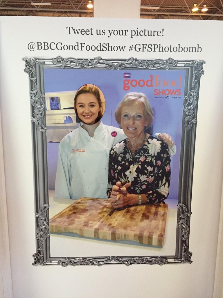 springchicken47's tweet photo. @BBCGoodFoodShow #GFSPhotobomb http://t.co/Ziblv2zuFA