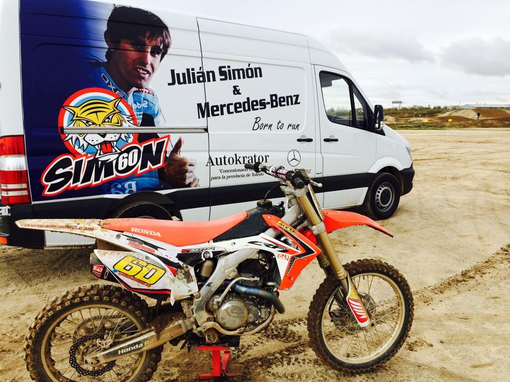 JulianSimon_60's tweet photo. Hoy no he podido resistirme a estrenar esta preciosa furgo!terreno perfecto en @mxpark_sonseca un poquito de gass MX http://t.co/5uZOOXeArH