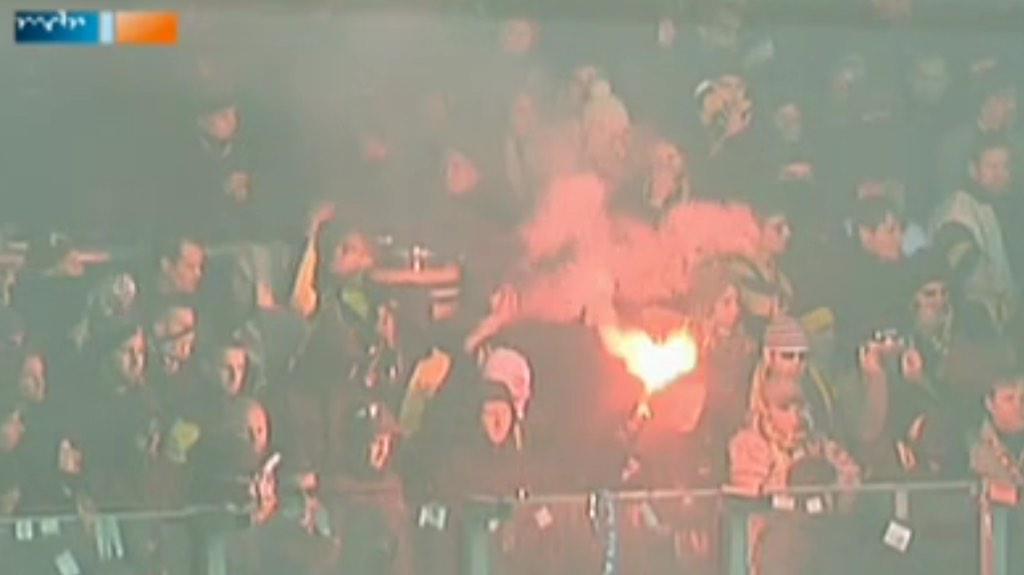 dirk_adam's tweet photo. War eigentlich nur 'ne Frage der Zeit. #Spielunterbechung in #Rotock. Die Typen braucht kein Mensch. #FCHSGD #sgd1953 http://t.co/P4MSgEwfyo
