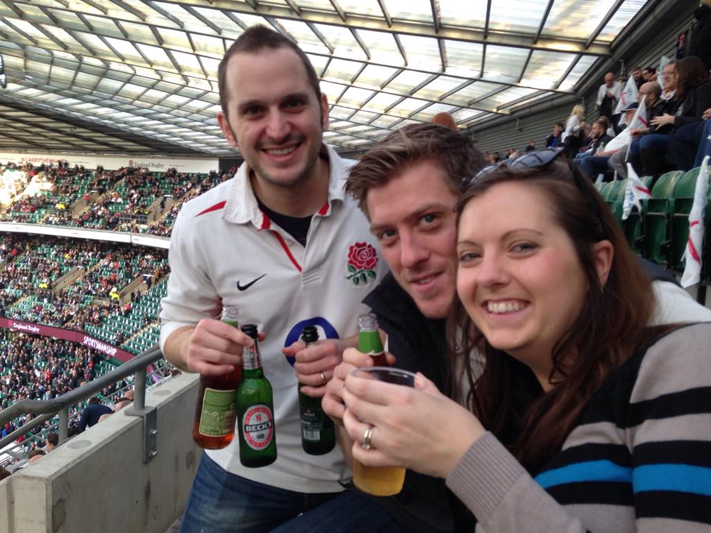 IngramRobertson's tweet photo. #carrythemhome loving twickenham!! http://t.co/ygz1MmdemJ