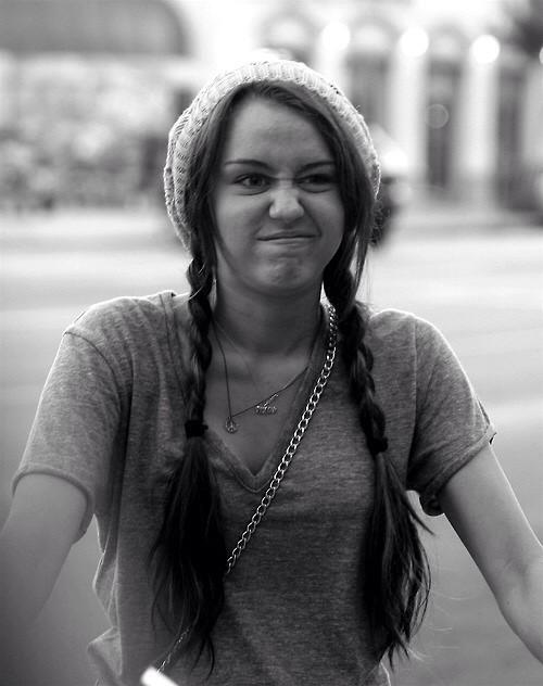 biebergsgdr_'s tweet photo. @mileycyrusgsgdr che faccia ahaha http://t.co/fEz1WFLgOM