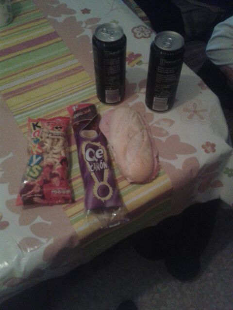 Nerea_DB's tweet photo. Mirienda con mi gordo @juanjo_cf97 http://t.co/DXqd0lykXI