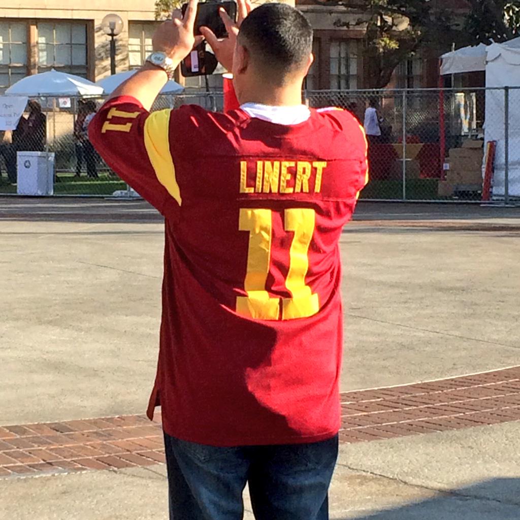 THrants's tweet photo. C'mon man? Putting a name on the back of a #USC jersey + 2 misspellings? #Linert #USC #TrueFan (cc @MattLeinartQB) http://t.co/3Kbw0GHb3w