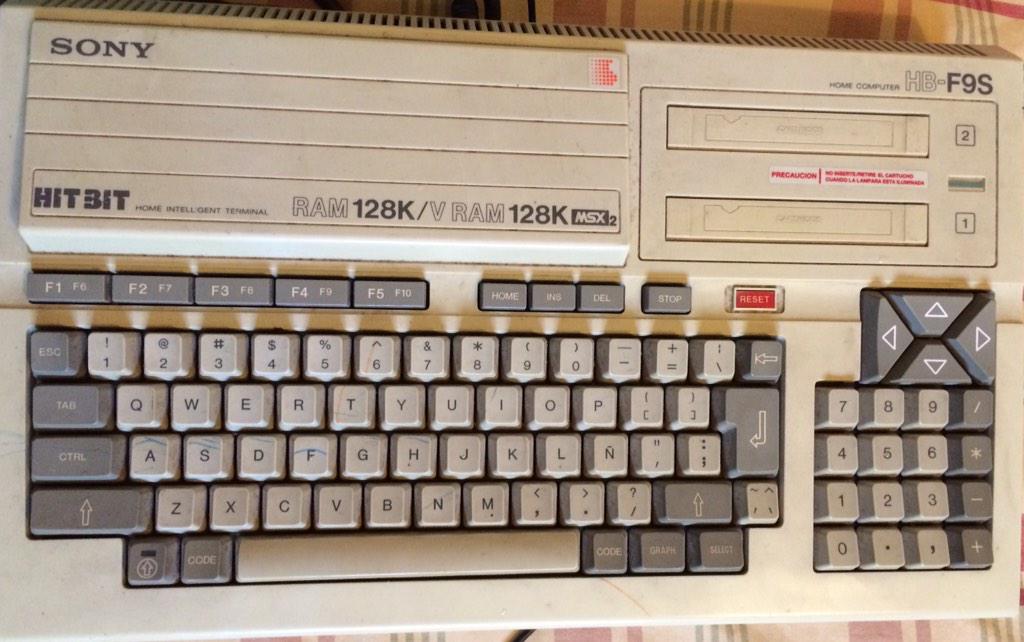 rosataberner's tweet image. Acabamos de encontrar nuestro primer ordenador #hitbit #nostalgia #alongtimeago