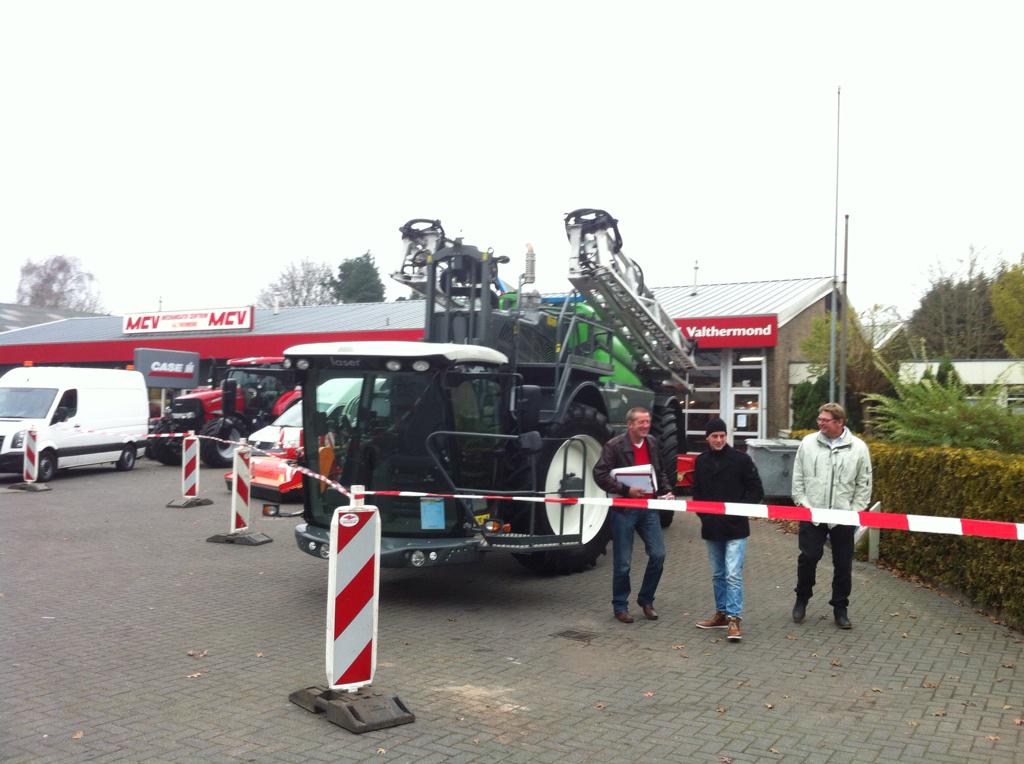 Tecnomaholland's tweet photo. Zaterdagmiddag  29 november. MCV Valthermond.leuke Show.Veel belangstelling en enthousiaste reacties. http://t.co/S4cMlwAfYe