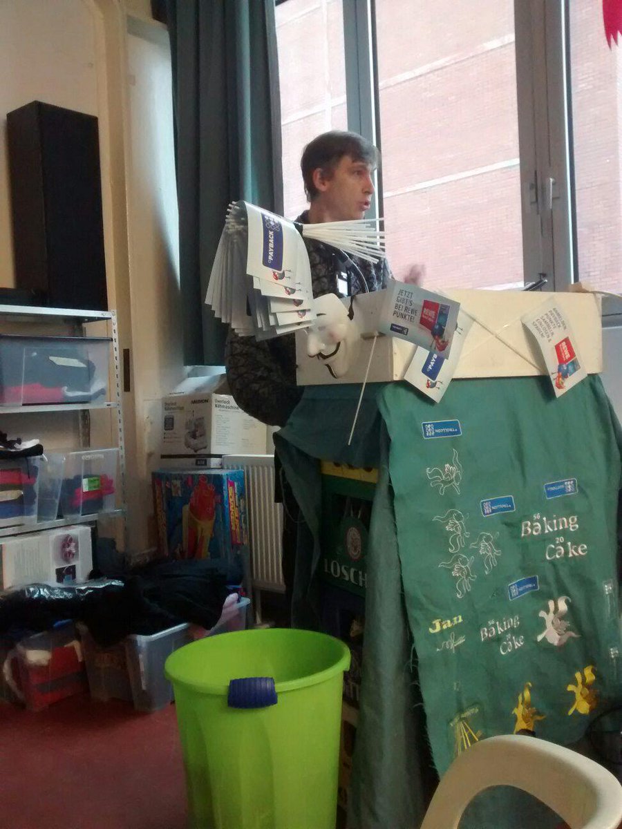 trollcon's tweet photo. Jetzt: Klaus @kusanowsky hält seinen Vortrag über sprachliche Trollerei mit dem Adjektiv "digital". http://t.co/klKMyxrCbP
