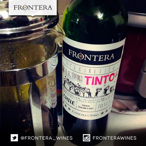 frontera_wines's tweet photo. ¿Ya disfrutaste de #AuténticoTinto? Brinda junto a tus amigos de este sabroso vino http://t.co/WcPFZnvahj