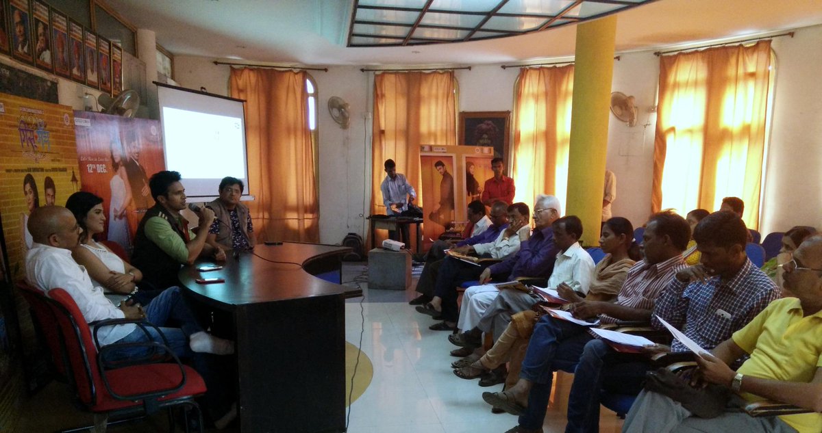 MissMatch12Dec's tweet photo. Miss match Team interacts with Journalists at Shahu Maharaj Sangrahalaya at Kolhapur on press meet http://t.co/8ONGGryzuN