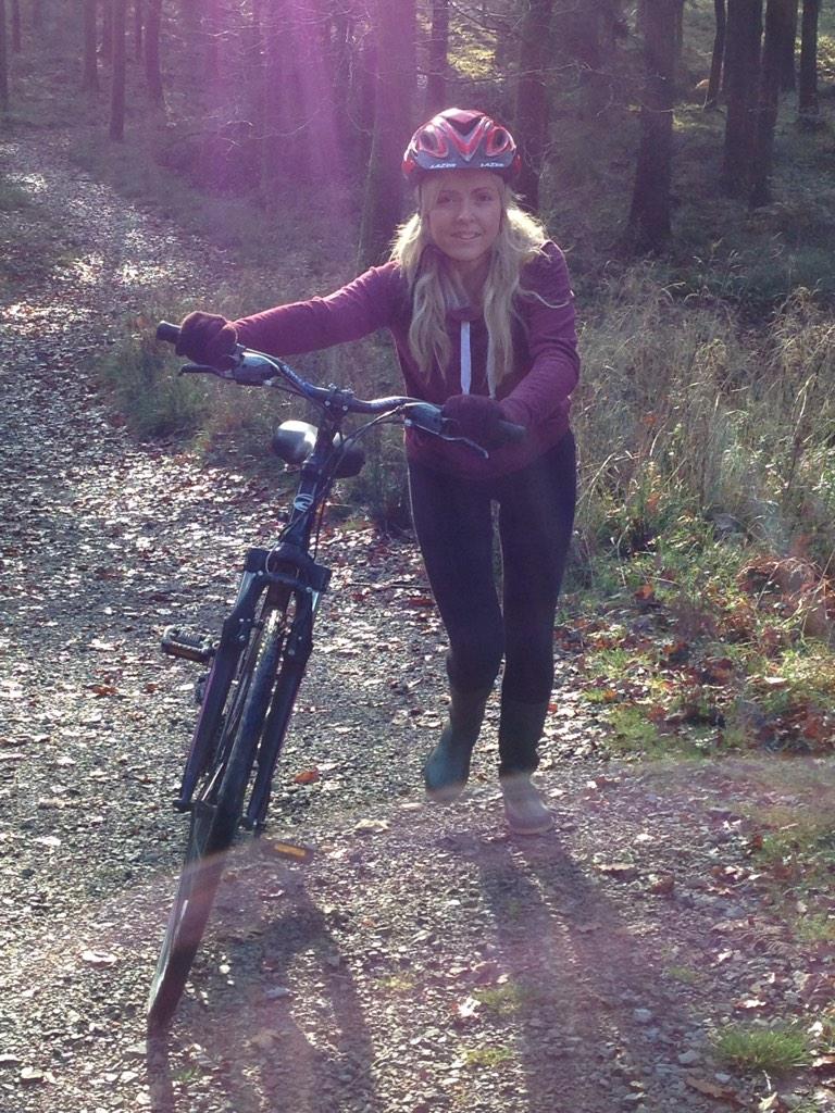 bowersofficial's tweet photo. Looking fit!!! #cyclebabe @EmilyKnapman @AliceKnapman @CurtFeller http://t.co/2fFmVLqyUj