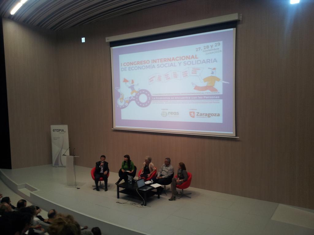XES_cat's tweet photo. Imatges d'una setmana intensa @economiameeting ,junta @Reas_Red i valoració #fesc2014 http://t.co/w0zz7KuJd7