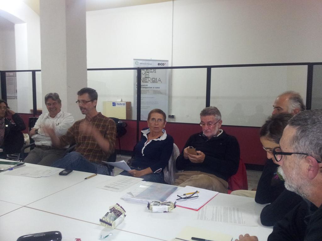 XES_cat's tweet photo. Imatges d'una setmana intensa @economiameeting ,junta @Reas_Red i valoració #fesc2014 http://t.co/w0zz7KuJd7