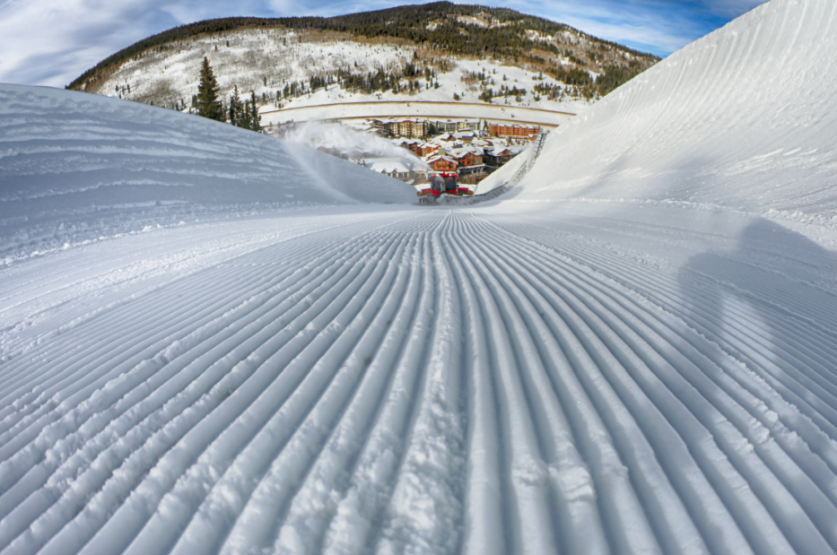 1 SuperPipe + 1 Terrain Park + 12 lifts + 72 trails = 787 acres of beautiful, snowy terrain. bit.ly/DailyOps