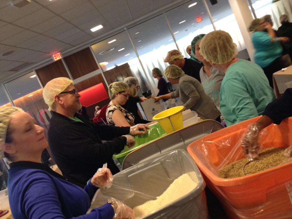 PelletierStacey's tweet photo. #loewsgivesback #extrashotofgood http://t.co/xpeYb8wORv