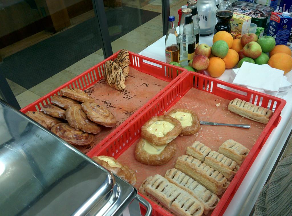 nitegate's tweet photo. Die letzten Schoko Croissants beim OpenCityCamp #occ14 jetzt zugreifen!! http://t.co/tT9w4RfuIc