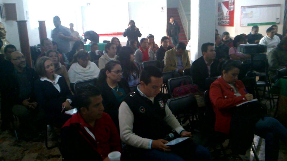 MT_EdoMexico's tweet photo. Exposición de motivos a cargo de nuestro Dirigente Estatal @ezarzosa_73 #ProsperidadParaTodos. @PlataformaPRI15 http://t.co/mbOpGXQiHi