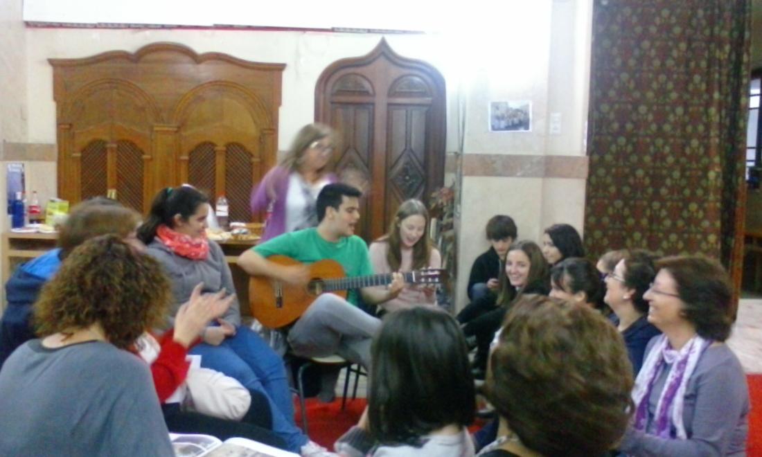 AMCastalia's tweet photo. “@annamonfort: Segona part Sta Ília @AMCastalia, mooolta festa musical http://t.co/t8sRZBXtmB”
