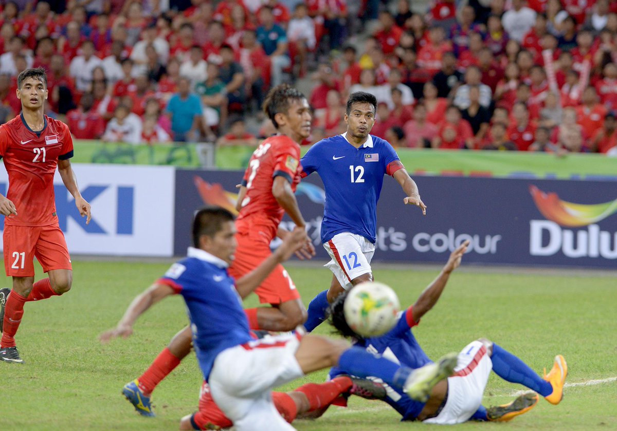 #AFFSuzukiCup: Was it or wasn't it a penalty? ST's photogs capture that key moment in the #Singapore-#Malaysia game.