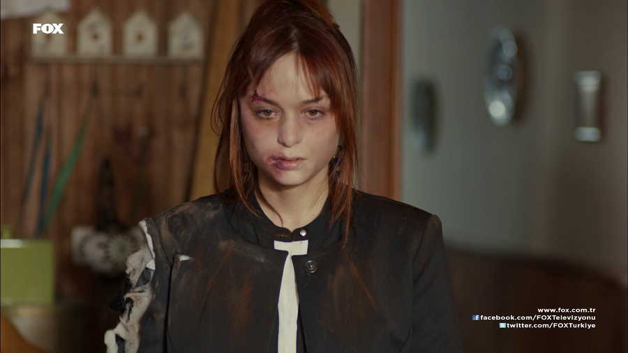 kirazzmevsimi's tweet photo. Şeyma perişan bir halde geri döndü. Peki Öykü nerede? #bitemez @FOXTurkiye http://t.co/6IOHt9AGBq