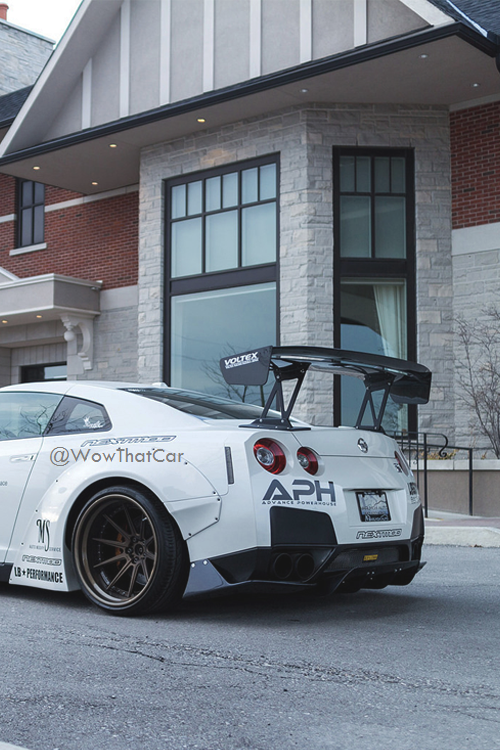 Carfluence's tweet photo. Modified Nissan GT-R http://t.co/4kCrNZHxGP