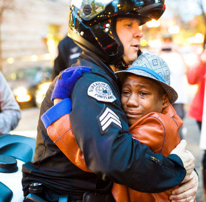 thecleanproject's tweet photo. The world need a hell of a lot more of this! Violence solves NOTHING! #Furgeson #Seattle #ConstructiveNotDestructive http://t.co/ADtFEyNjSc