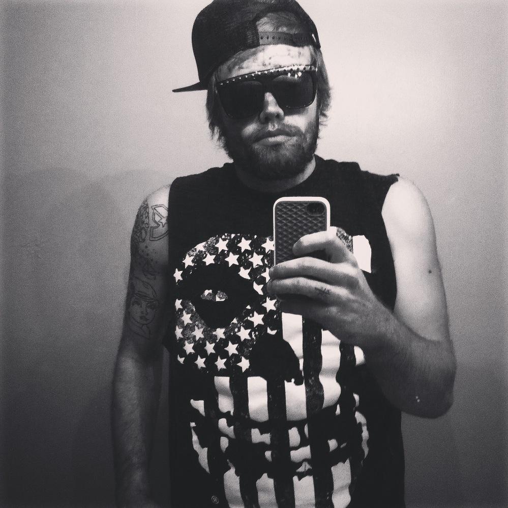 MarkAgerIs's tweet photo. #misfits #guyswithtattoos #famous #famousstarsandstraps http://t.co/irMrBedd9J