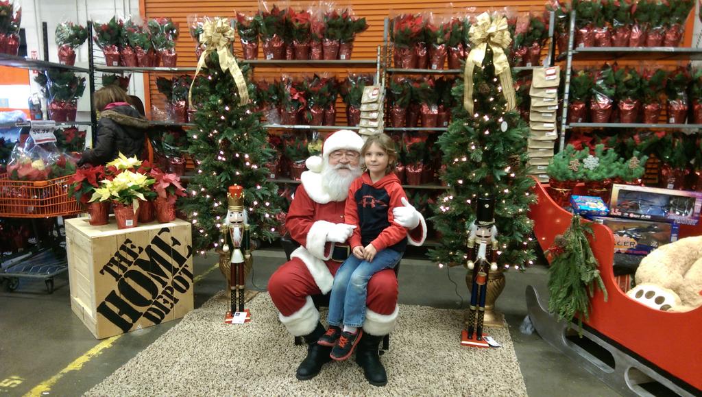 KimmyMull's tweet photo. Santa was very popular with the kids at 2313! @Millaya @KGibsTHD @GwenettaGossett gw @THDBecky31 http://t.co/6pERgI39Z8