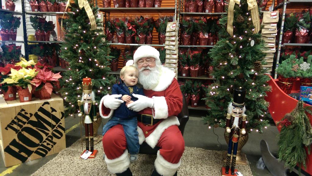 KimmyMull's tweet photo. Santa was very popular with the kids at 2313! @Millaya @KGibsTHD @GwenettaGossett gw @THDBecky31 http://t.co/6pERgI39Z8