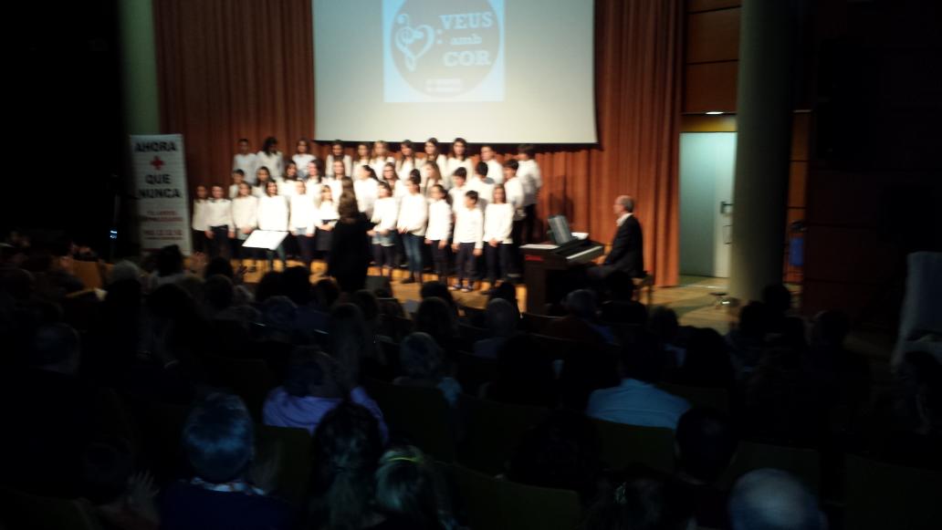 CruzRojaCV's tweet image. Veus amb cor, éxito de público y de #solidaridad en Valencia para frenar la epidemia de #ébola y paliar la #pobreza