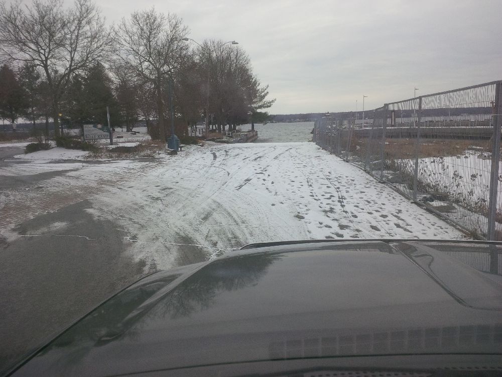 CanuckBassin's tweet photo. This is what 4x4 is for lol. Launchin boats at the end of Nov. Lol.
Not gettin #dockblocked today! 👍 http://t.co/0jeqTRFXdi
