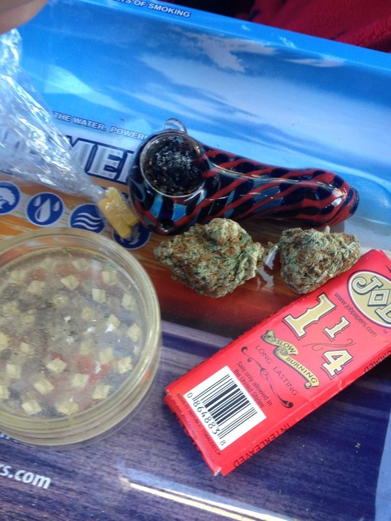 4REARIOCARTEL's tweet photo. lets get medicated http://t.co/FNNyP6xdMb