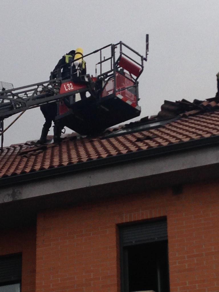 Con Bomberos y Policía local y Nacional inc nido chalet en Trobajo del Camino