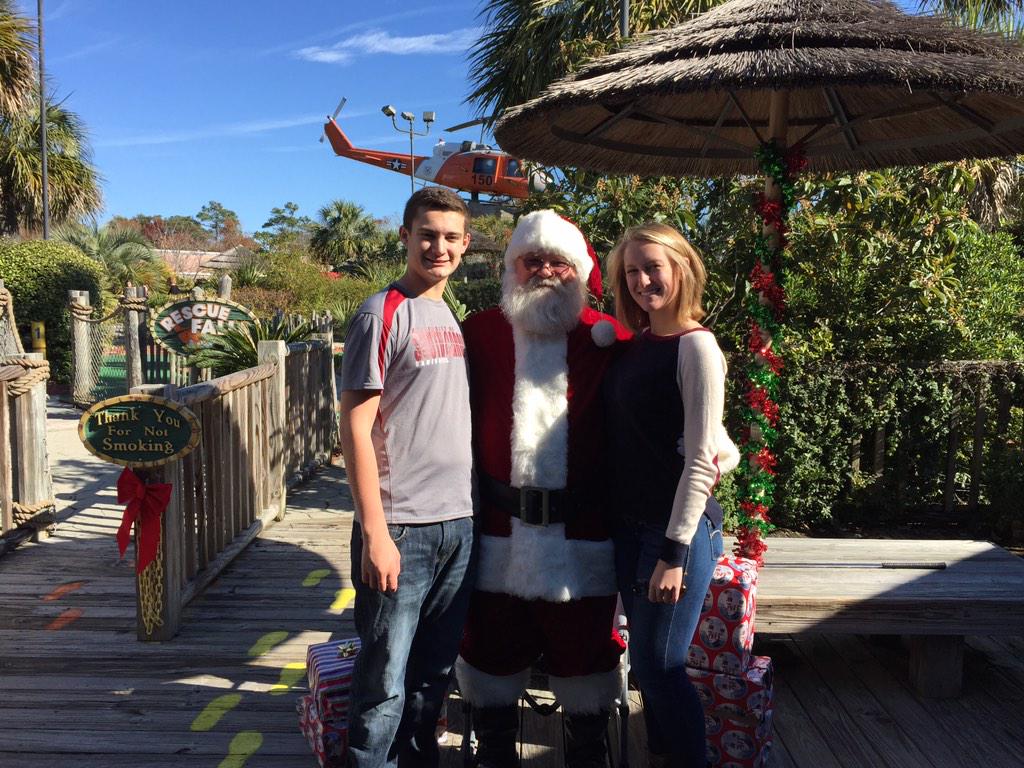 GoSolMan's tweet image. Christmas at the beach. Weird and wonderful!