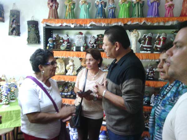 juninrubio's tweet photo. Jornada de exposiciones Escuela Labores Sta. Barbara.   @vimi3v @SaIaTachira @HectoRodriguez http://t.co/fDJQn7XubH