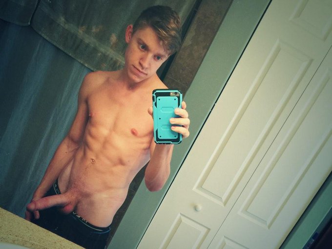 RT 200 followers away from 2k! #nakedselfie #gayporn #gay http://t.co/q9k3hAJhve