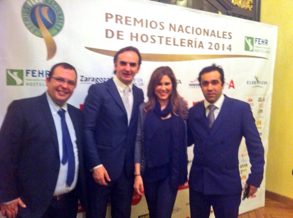 CambiodTercio's tweet photo. Nice meeting Spanish singer @Tamara_online at  @FEHRhosteleria awards.Looking forward to seeing u at @CambiodTercio http://t.co/g9r2cOCz6I