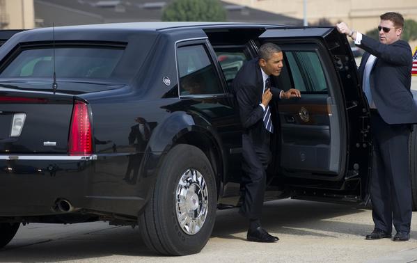 iWhat_The_fuck's tweet photo. Así es la puerta del 'Cadillac 1' (Vehículo presidencial de Obama).😱 http://t.co/wrzAVu6ZWT