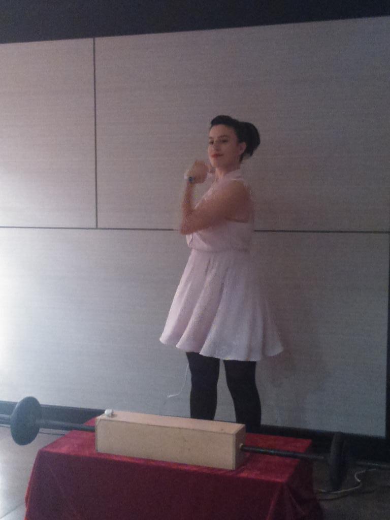 no_disparen's tweet photo. Genial @soypaulova ¡como siempre! #performance #CuartoPublico14 http://t.co/idnGcj4YRH
