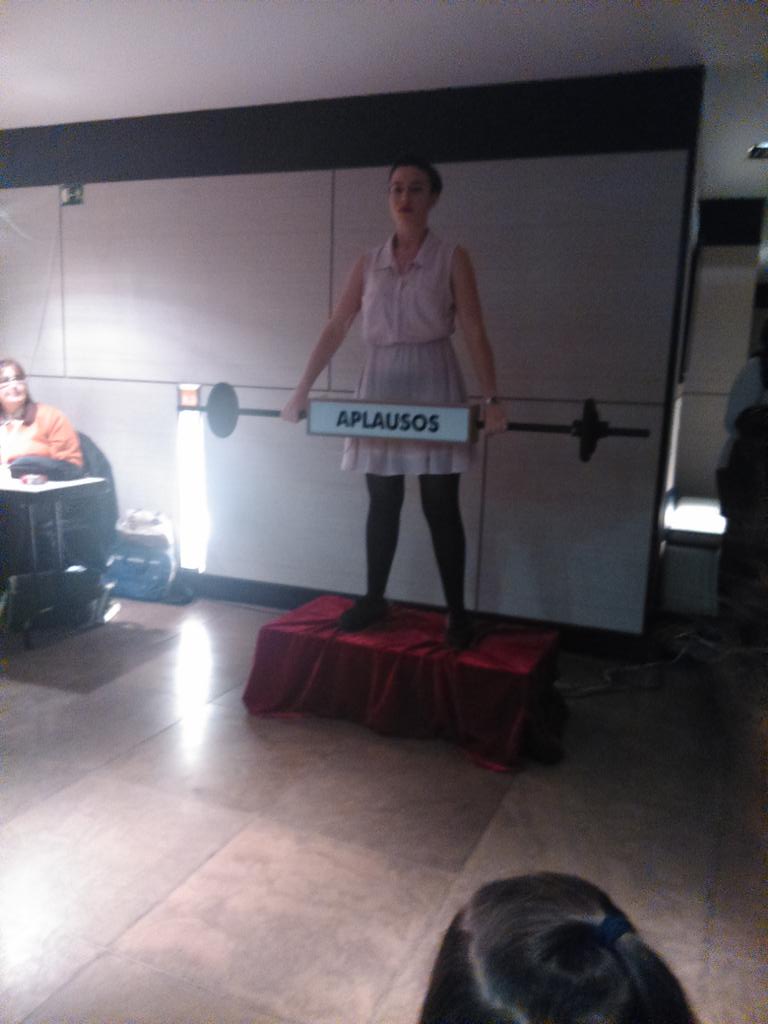 no_disparen's tweet photo. Genial @soypaulova ¡como siempre! #performance #CuartoPublico14 http://t.co/idnGcj4YRH