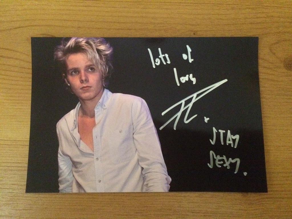 richardlewis71's tweet photo. @DanielHuwLewis signed photo print http://t.co/00yGdiDXT6 http://t.co/pteDmIfNJF